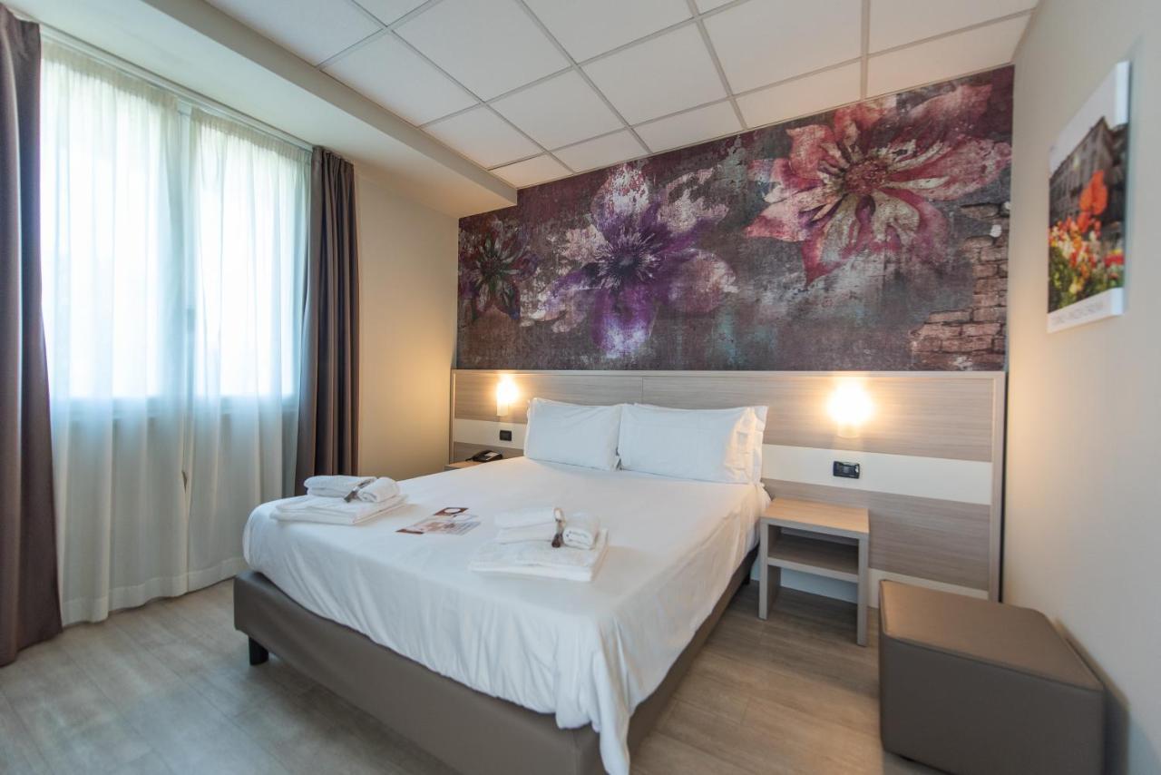 Best Quality Hotel La Darsena مونْكالييري المظهر الخارجي الصورة